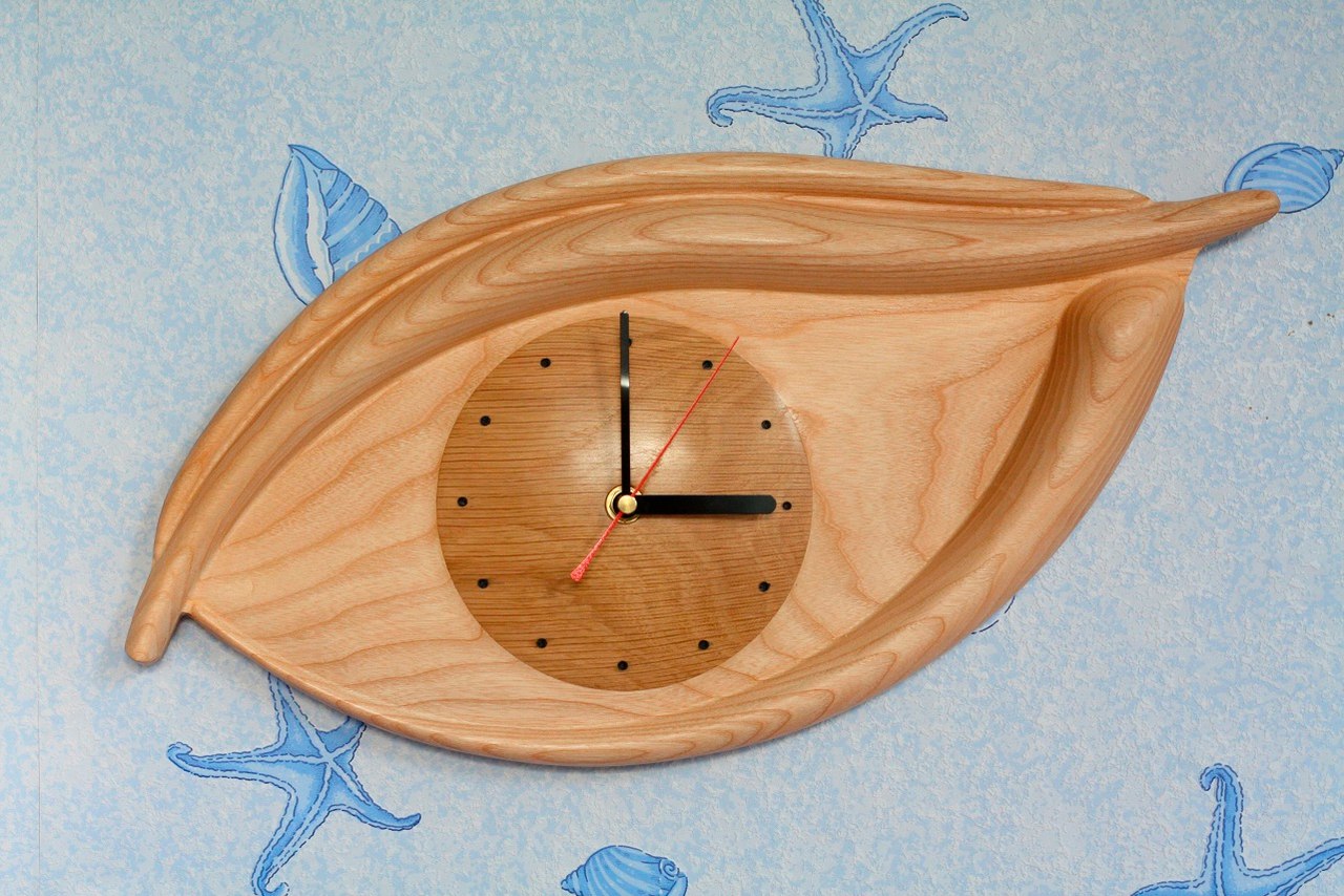 Szemalakú óra