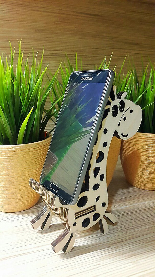 Zsiráf alakú telefonállvány